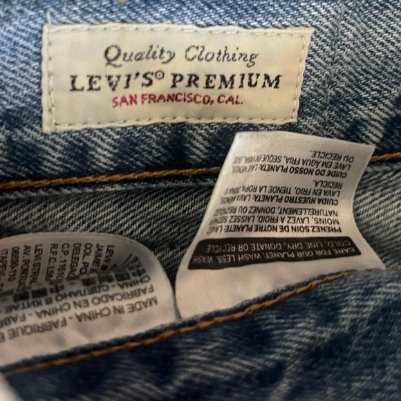 LEVI’S 505 Cut off Distressed Shorts - Picture 5 of 5